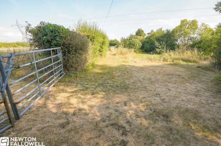 3 bedroom Semi-detached house for sale in Great North Road, Tuxford, NG22
