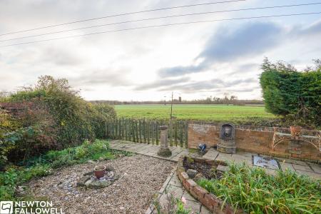 3 bedroom Semi-detached house for sale in Great North Road, Tuxford, NG22