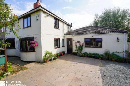 3 bedroom Semi-detached house for sale in Great North Road, Tuxford, NG22
