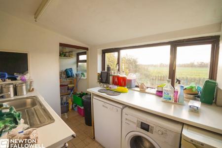 3 bedroom Semi-detached house for sale in Great North Road, Tuxford, NG22
