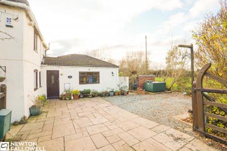3 bedroom Semi-detached house for sale in Great North Road, Tuxford, NG22
