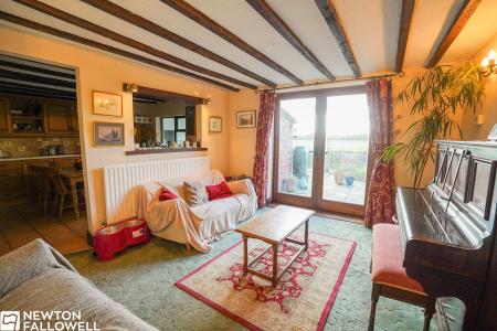 3 bedroom Semi-detached house for sale in Great North Road, Tuxford, NG22