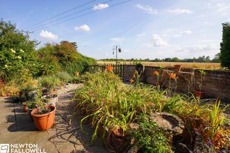 3 bedroom Semi-detached house for sale in Great North Road, Tuxford, NG22