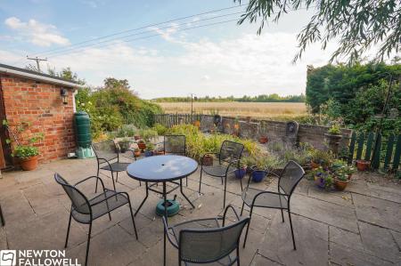 3 bedroom Semi-detached house for sale in Great North Road, Tuxford, NG22