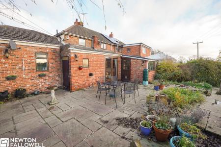 3 bedroom Semi-detached house for sale in Great North Road, Tuxford, NG22