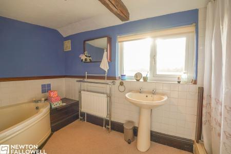 3 bedroom Semi-detached house for sale in Great North Road, Tuxford, NG22