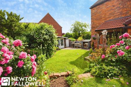 3 bedroom Detached house for sale in Main Street, Hayton, DN22