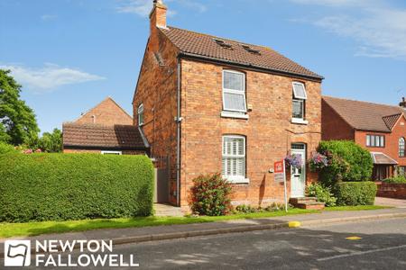 3 bedroom Detached house for sale in Main Street, Hayton, DN22