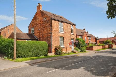 3 bedroom Detached house for sale in Main Street, Hayton, DN22