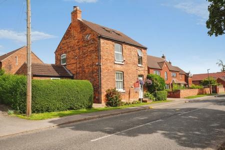 3 bedroom Detached house for sale in Main Street, Hayton, DN22