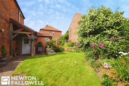 3 bedroom Detached house for sale in Main Street, Hayton, DN22