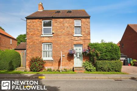3 bedroom Detached house for sale in Main Street, Hayton, DN22