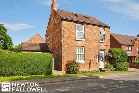 3 bedroom Detached house for sale in Main Street, Hayton, DN22