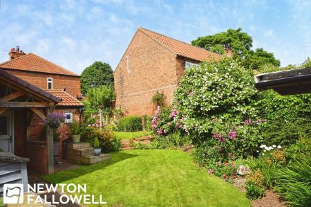 3 bedroom Detached house for sale in Main Street, Hayton, DN22