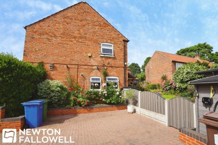 3 bedroom Detached house for sale in Main Street, Hayton, DN22