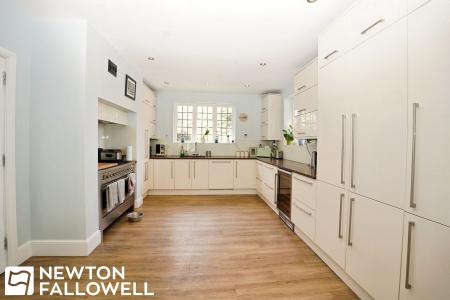 5 bedroom Detached house for sale in Hallcroft Road, Retford, DN22
