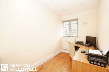 5 bedroom Detached house for sale in Hallcroft Road, Retford, DN22