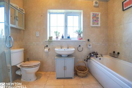 3 bedroom Detached bungalow for sale in Machin Close, Tuxford, NG22