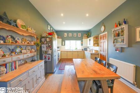 3 bedroom Detached bungalow for sale in Machin Close, Tuxford, NG22