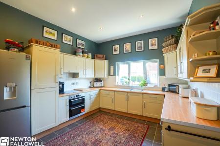 3 bedroom Detached bungalow for sale in Machin Close, Tuxford, NG22