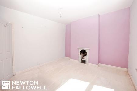 2 bedroom Terraced House for sale in Whitehall Road, Retford, DN22