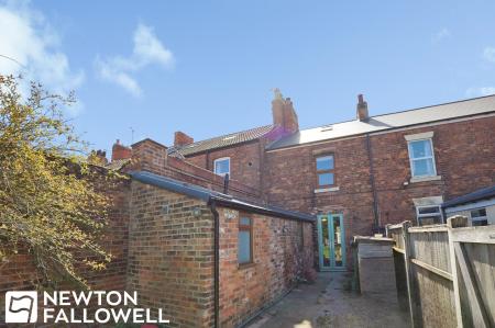 2 bedroom Terraced House for sale in Whitehall Road, Retford, DN22