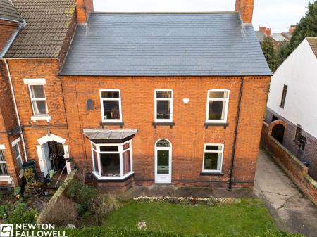 4 bedroom Semi-detached house for sale in London Road, Retford, DN22