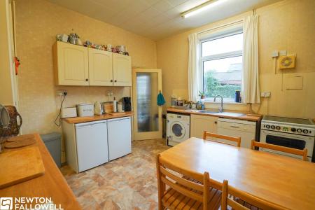 4 bedroom Semi-detached house for sale in London Road, Retford, DN22