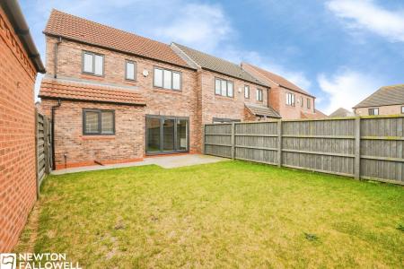 3 bedroom End of terrace house for sale in Hawfinch Meadows, Retford, DN22