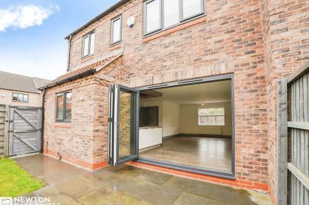 3 bedroom End of terrace house for sale in Hawfinch Meadows, Retford, DN22