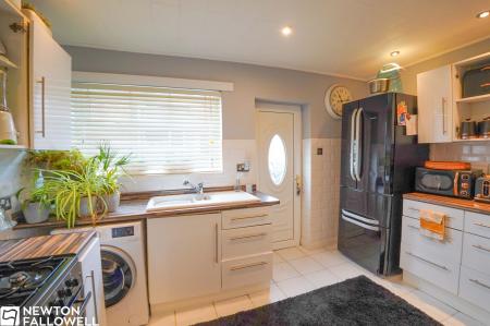 3 bedroom Semi-detached house for sale in Denman Close, Retford, DN22