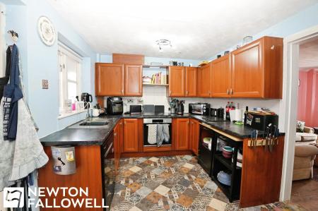 3 bedroom Semi-detached house for sale in The Maltkins, North Leverton, DN22