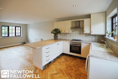 2 bedroom End of terrace house for sale in The Rotunda, Beckingham, DN10