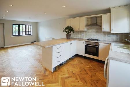 2 bedroom End of terrace house for sale in The Rotunda, Beckingham, DN10