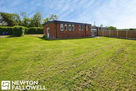 2 bedroom Semi-detached bungalow to let in Ladywell Rise, Nether Headon, DN22