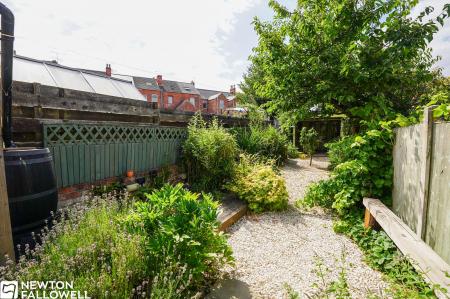 4 bedroom Semi-detached house for sale in Victoria Road, Retford, DN22