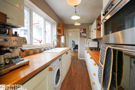 4 bedroom Semi-detached house for sale in Victoria Road, Retford, DN22