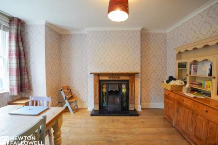 4 bedroom Semi-detached house for sale in Victoria Road, Retford, DN22
