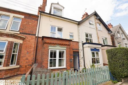 4 bedroom Semi-detached house for sale in Victoria Road, Retford, DN22