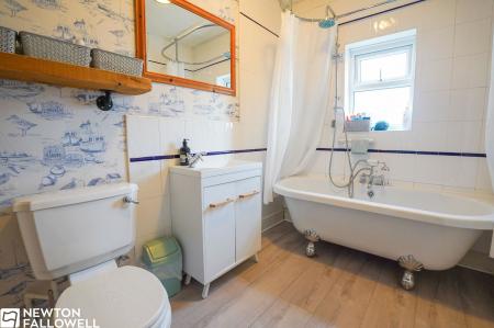 4 bedroom Semi-detached house for sale in Victoria Road, Retford, DN22