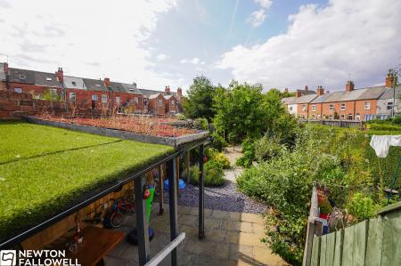 4 bedroom Semi-detached house for sale in Victoria Road, Retford, DN22