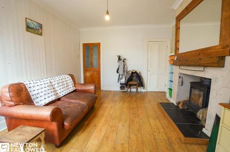 4 bedroom Semi-detached house for sale in Victoria Road, Retford, DN22