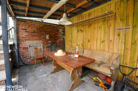 4 bedroom Semi-detached house for sale in Victoria Road, Retford, DN22
