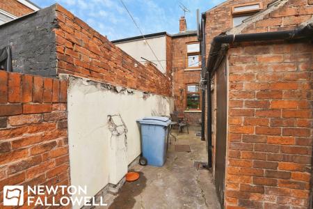 2 bedroom Terraced House for sale in Thrumpton Lane, Retford, DN22