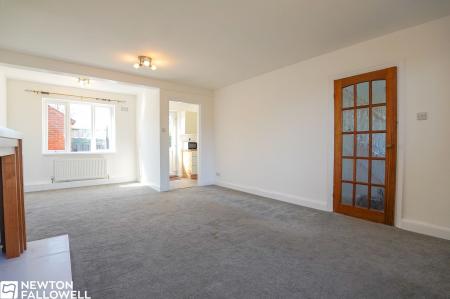 3 bedroom Semi-detached house to let in Retford Road, Woodbeck, DN22