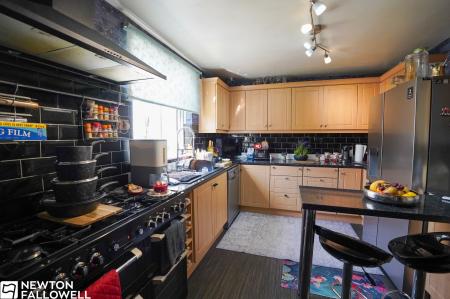 3 bedroom Semi-detached house for sale in Milnercroft, Retford, DN22