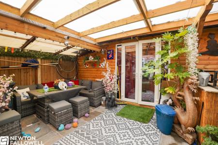 3 bedroom Semi-detached house for sale in Milnercroft, Retford, DN22