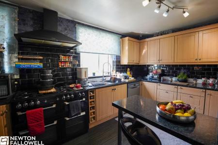3 bedroom Semi-detached house for sale in Milnercroft, Retford, DN22