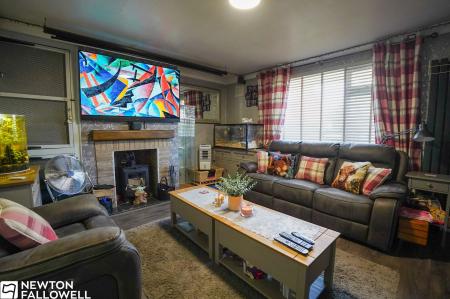 3 bedroom Semi-detached house for sale in Milnercroft, Retford, DN22
