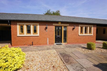 2 bedroom Detached house for sale in Hospital Road, Retford, DN22